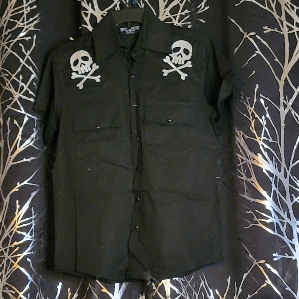 Kreepsville embroidered skull button down